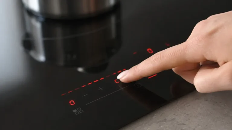 Plaque induction bosch verrouillée : L'astuce qui marche à coup sur !